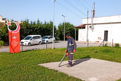 Parklarda temizlik çalışmaları sürüyor