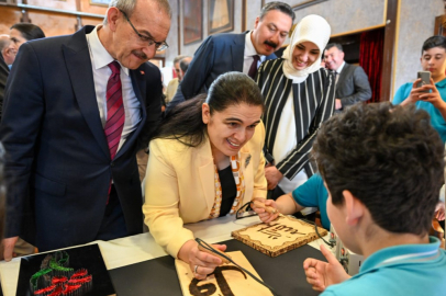 Vali Yavuz, ÖNEM Projesinin Galasında Öğrencilerle Bir Araya Geldi